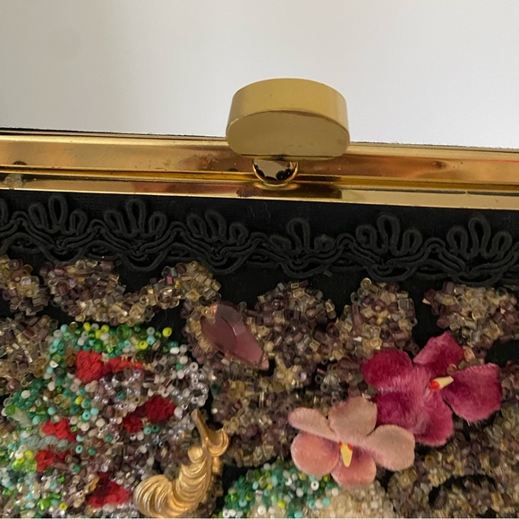 Vintage 1960’s Beaded Caron of Huston Texas Purse with Gold Hardware - Picture 3 of 12